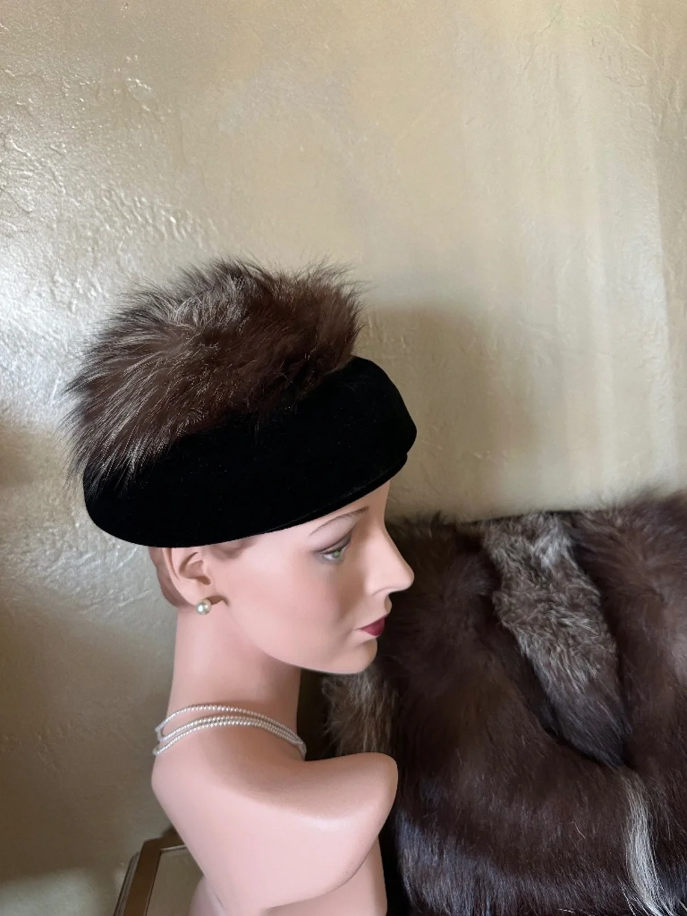 COLLECTION WORTHY SILVER FOX/VELVET HAT & MUFF